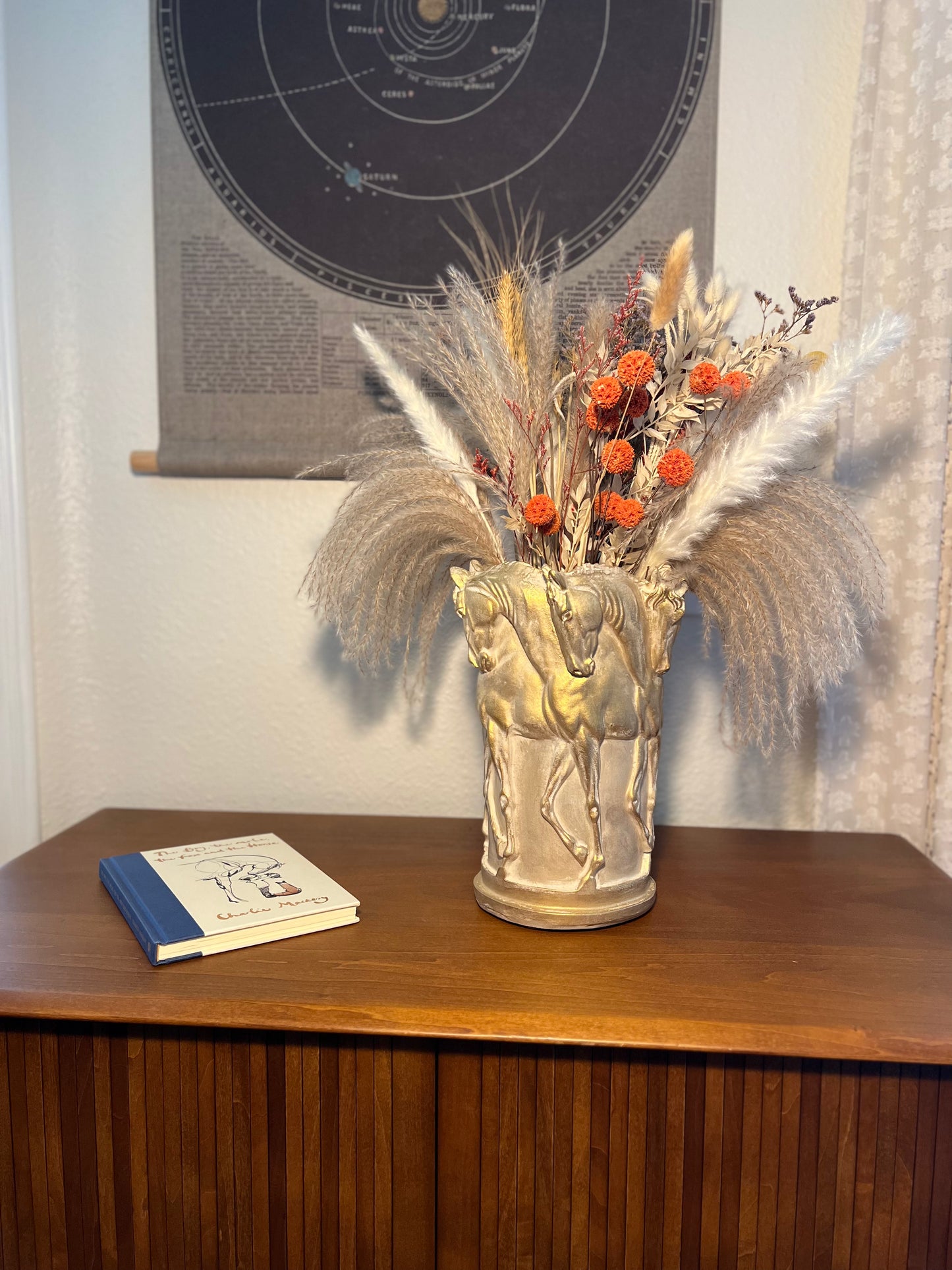 Elegant vase featuring six stallions in motion, available in Black Silver, Beige Gold, and Beige finishes. Perfect decorative piece for horse enthusiasts