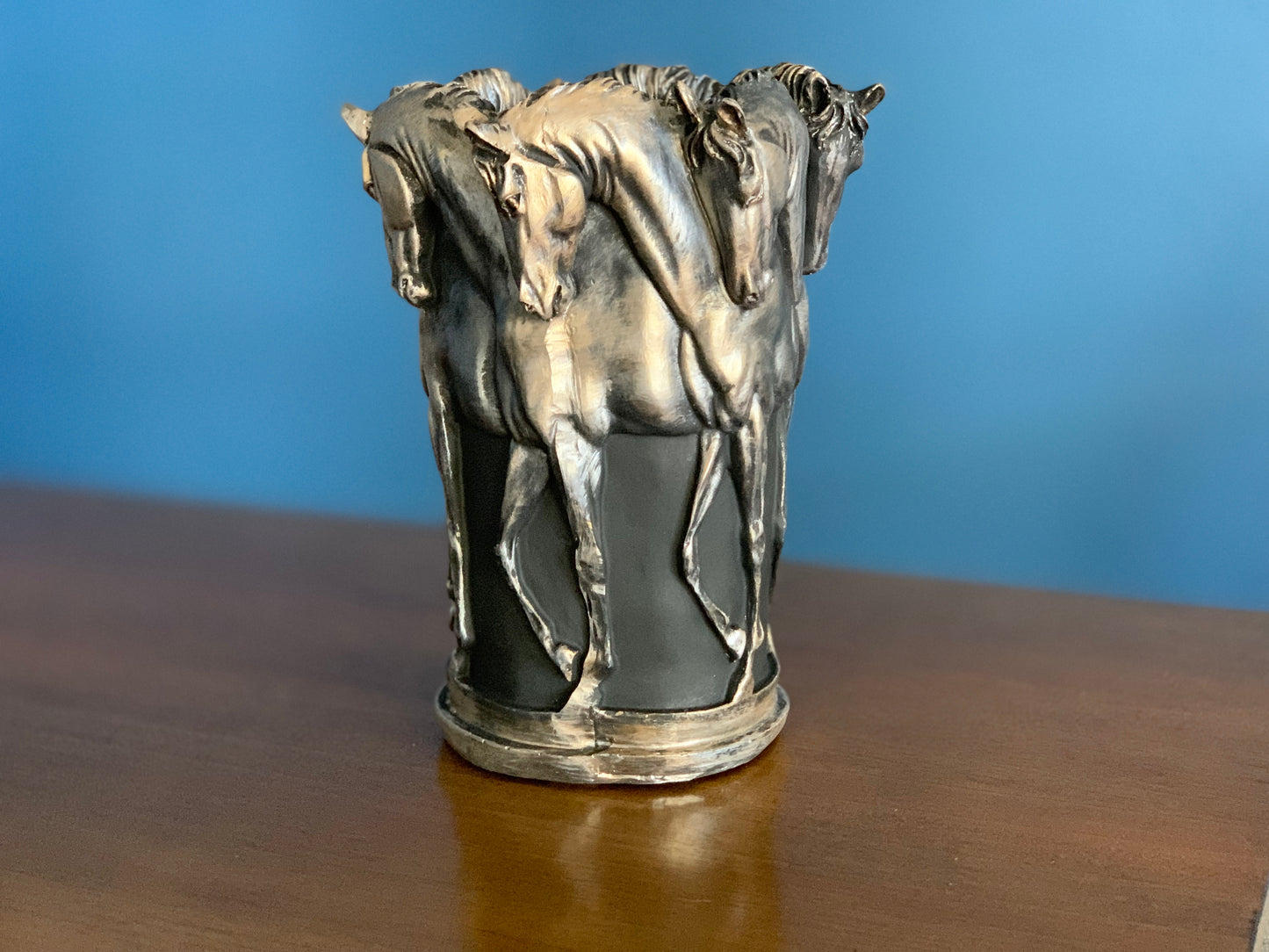 Elegant vase featuring six stallions in motion, available in Black Silver, Beige Gold, and Beige finishes. Perfect decorative piece for horse enthusiasts