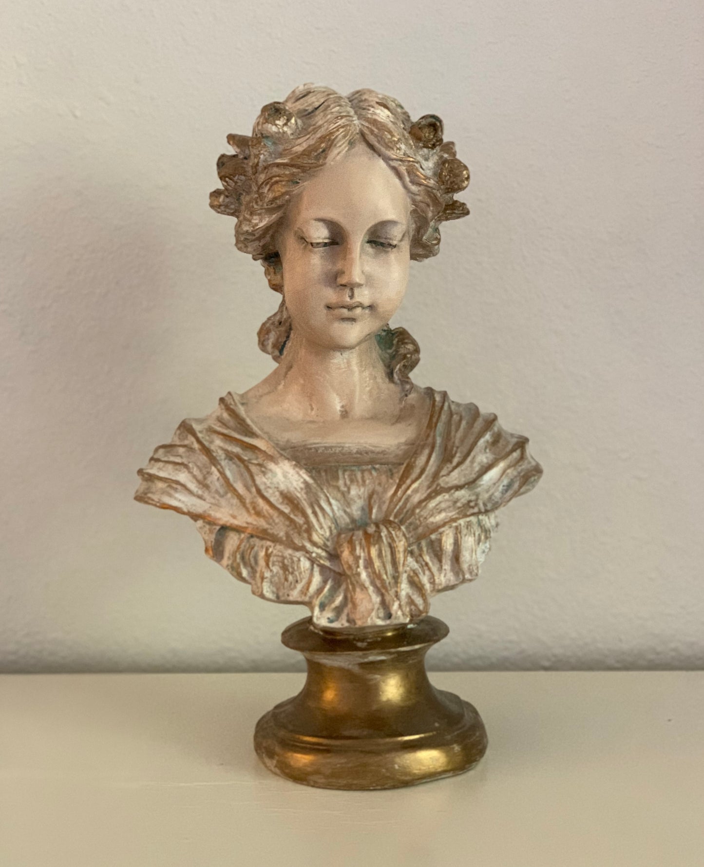 Elegant Juliet Statue – 17” French Renaissance-Inspired Home Décor Sculpture
